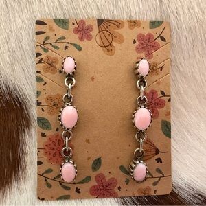 ❤️ Queen Pink Conch Navajo Style Sterling 925 Post Back Dangle 3 Stone Earrings